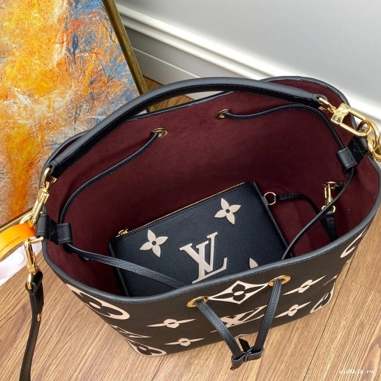 WIS NÉONOÉ LOUIS VUITTON 1110